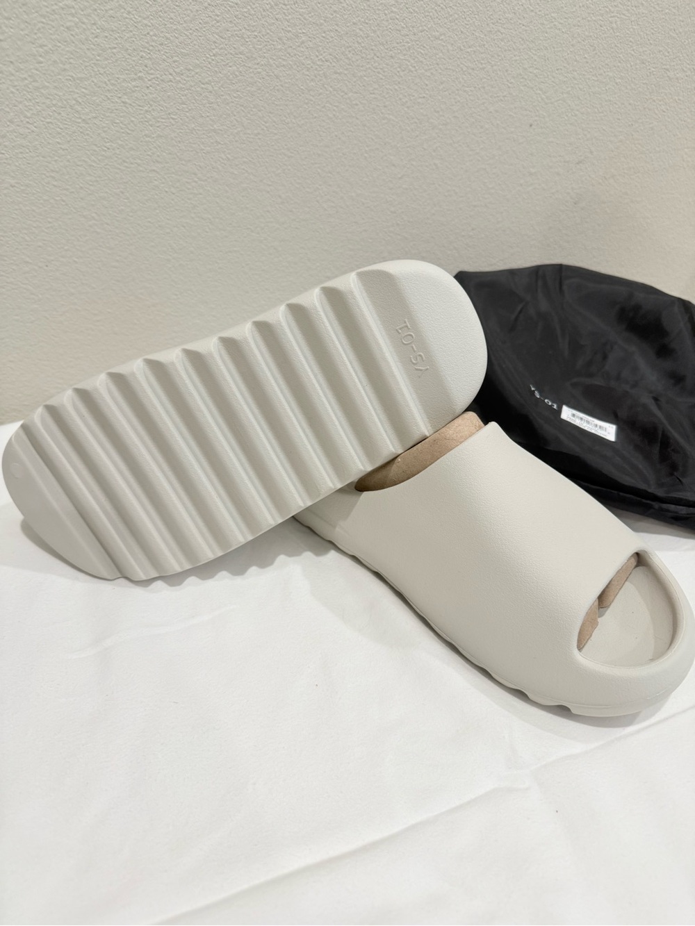 Yeezy Slide Sandals in Off-White/Cream - Picture 2 of 7